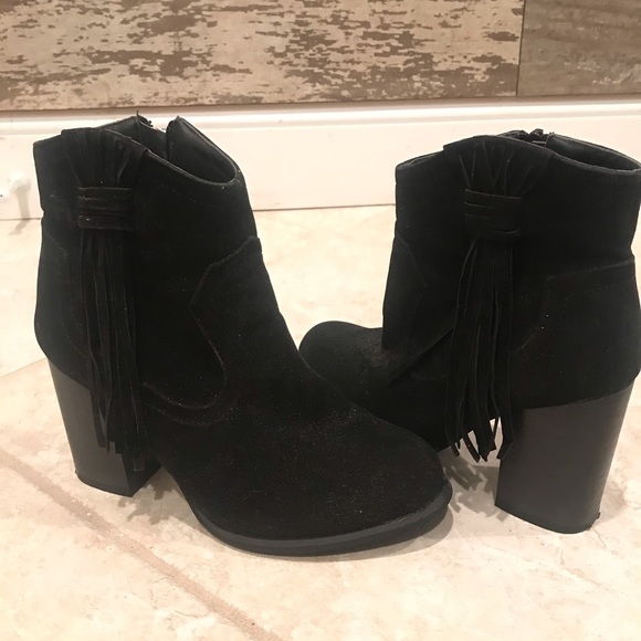Southern Style Black Boot Heals - Picture 1 of 3